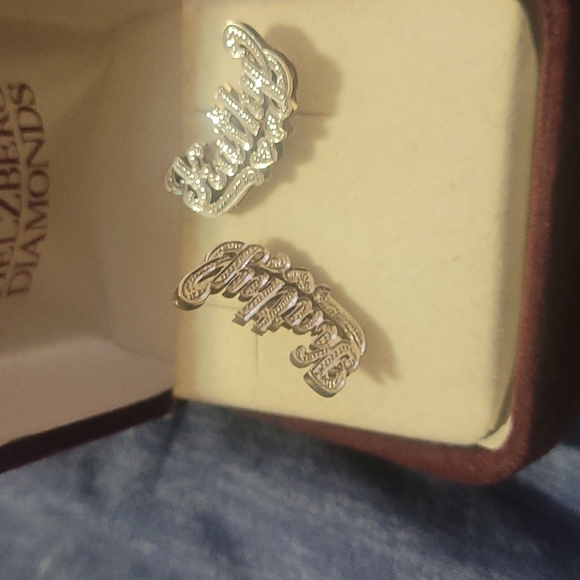 Earring - Picture 2 of 4